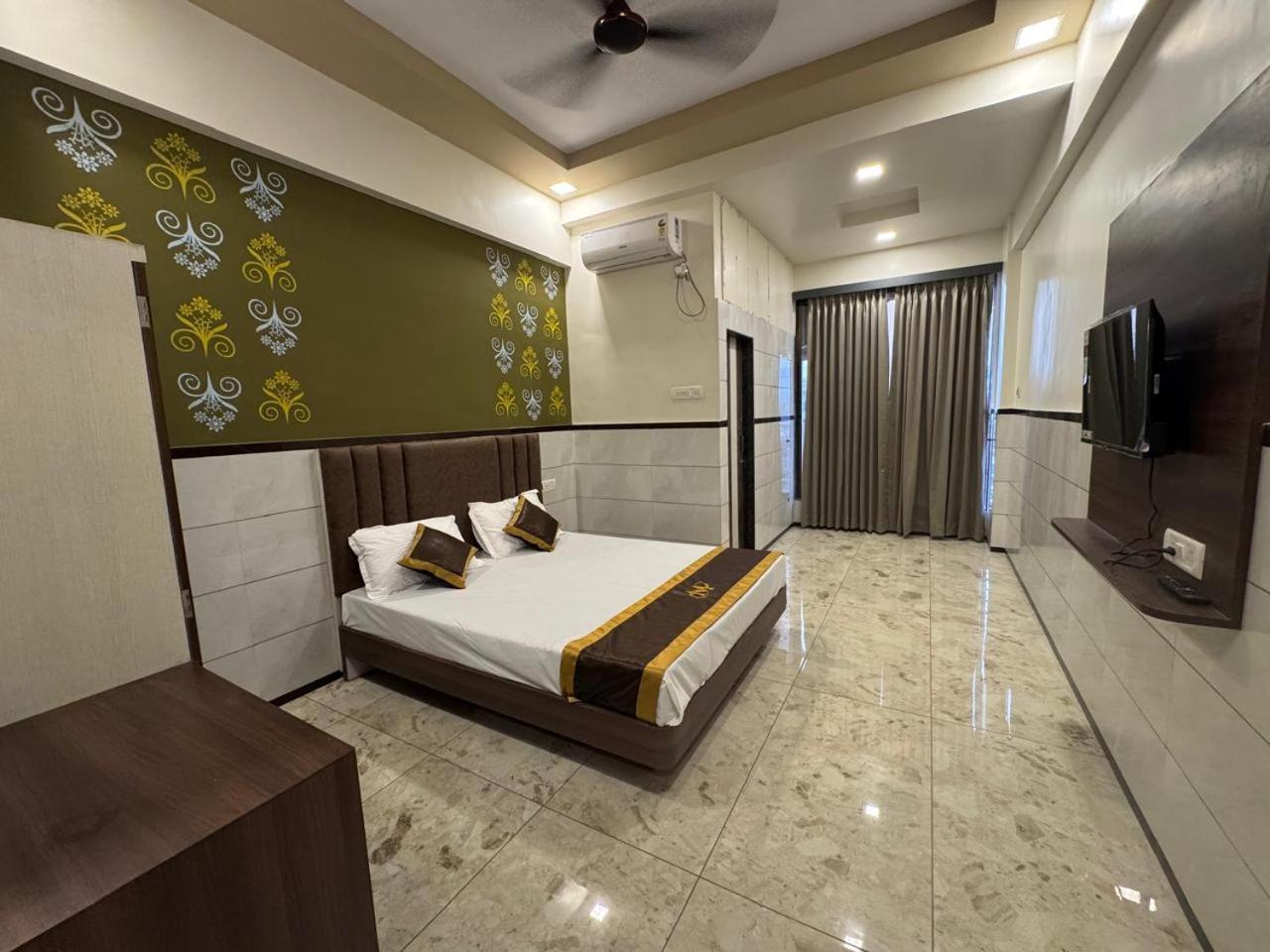 Majestic Inn Vasai Exterior foto